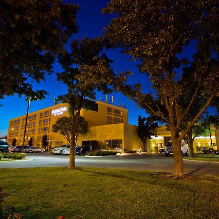 Hotel Doubletree By Hilton Wichita Airport Exteriér fotografie