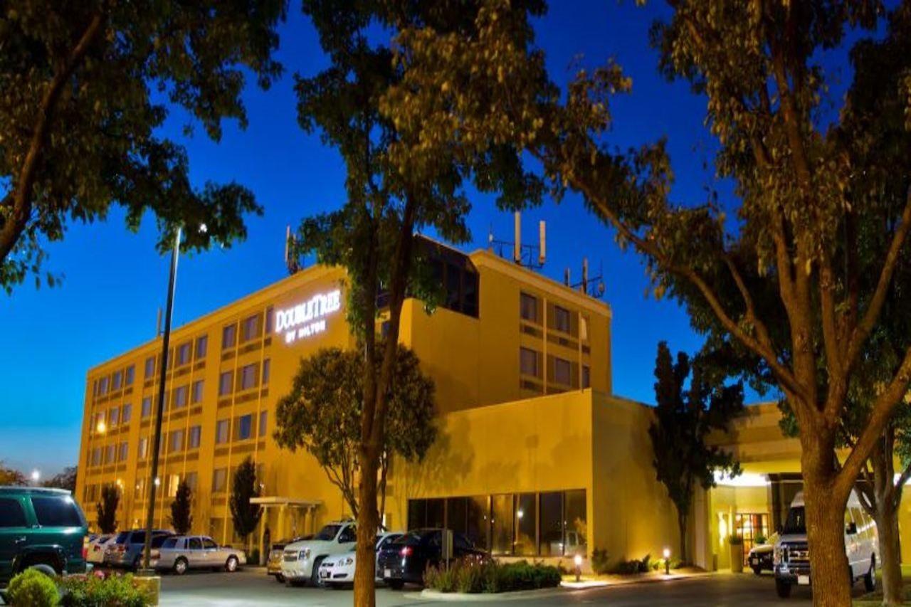 Hotel Doubletree By Hilton Wichita Airport Exteriér fotografie