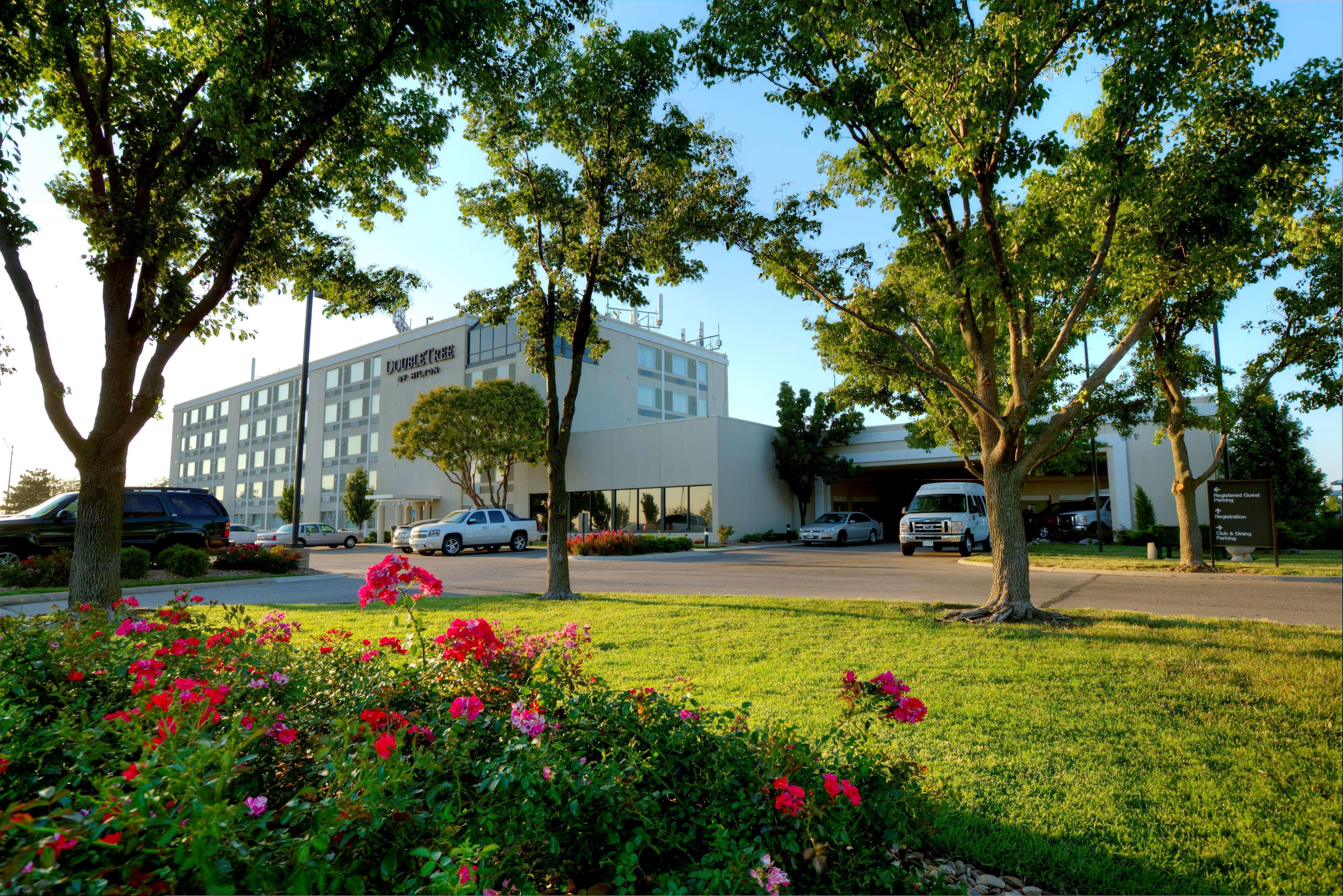 Hotel Doubletree By Hilton Wichita Airport Exteriér fotografie