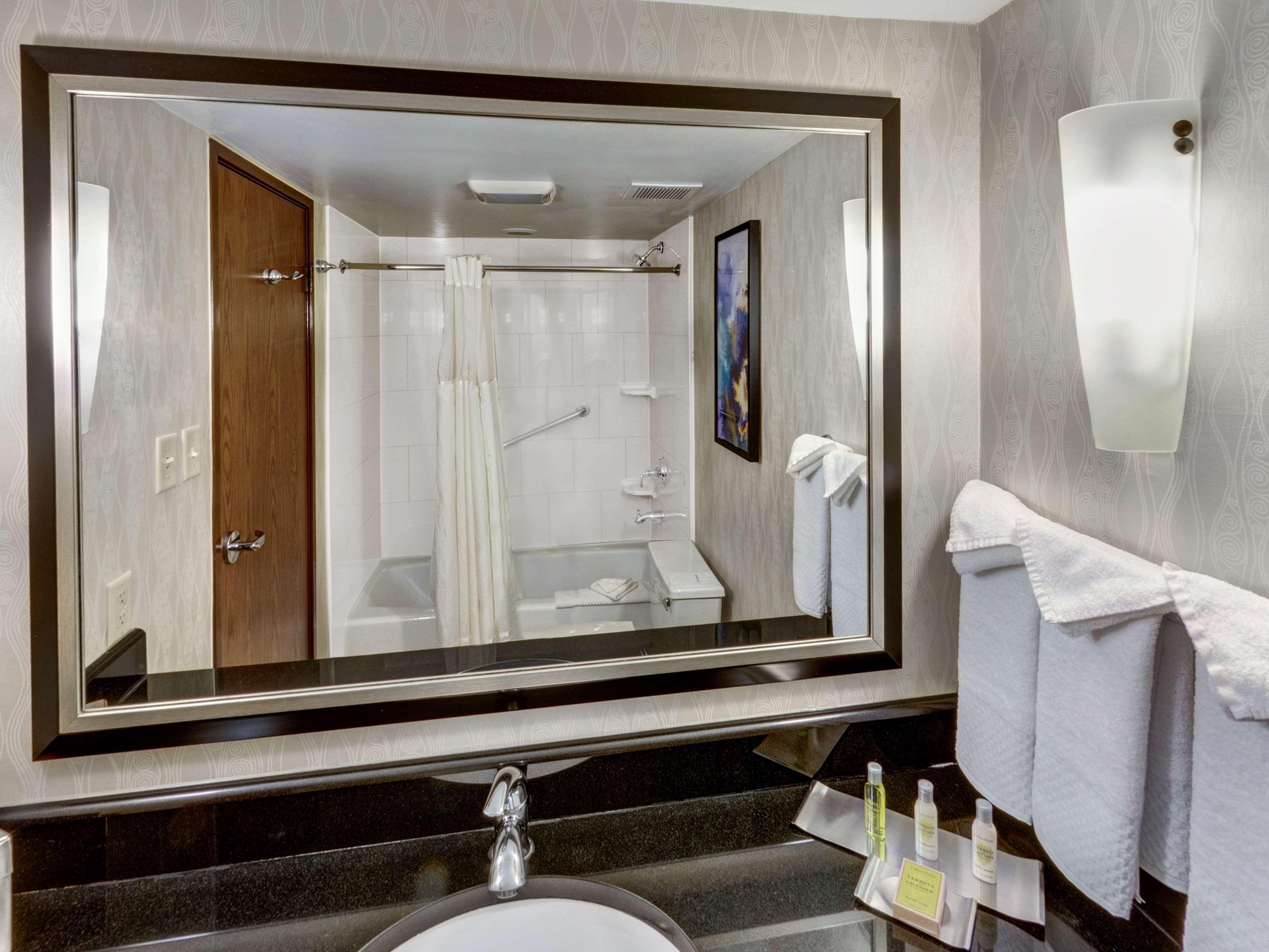Hotel Doubletree By Hilton Wichita Airport Exteriér fotografie