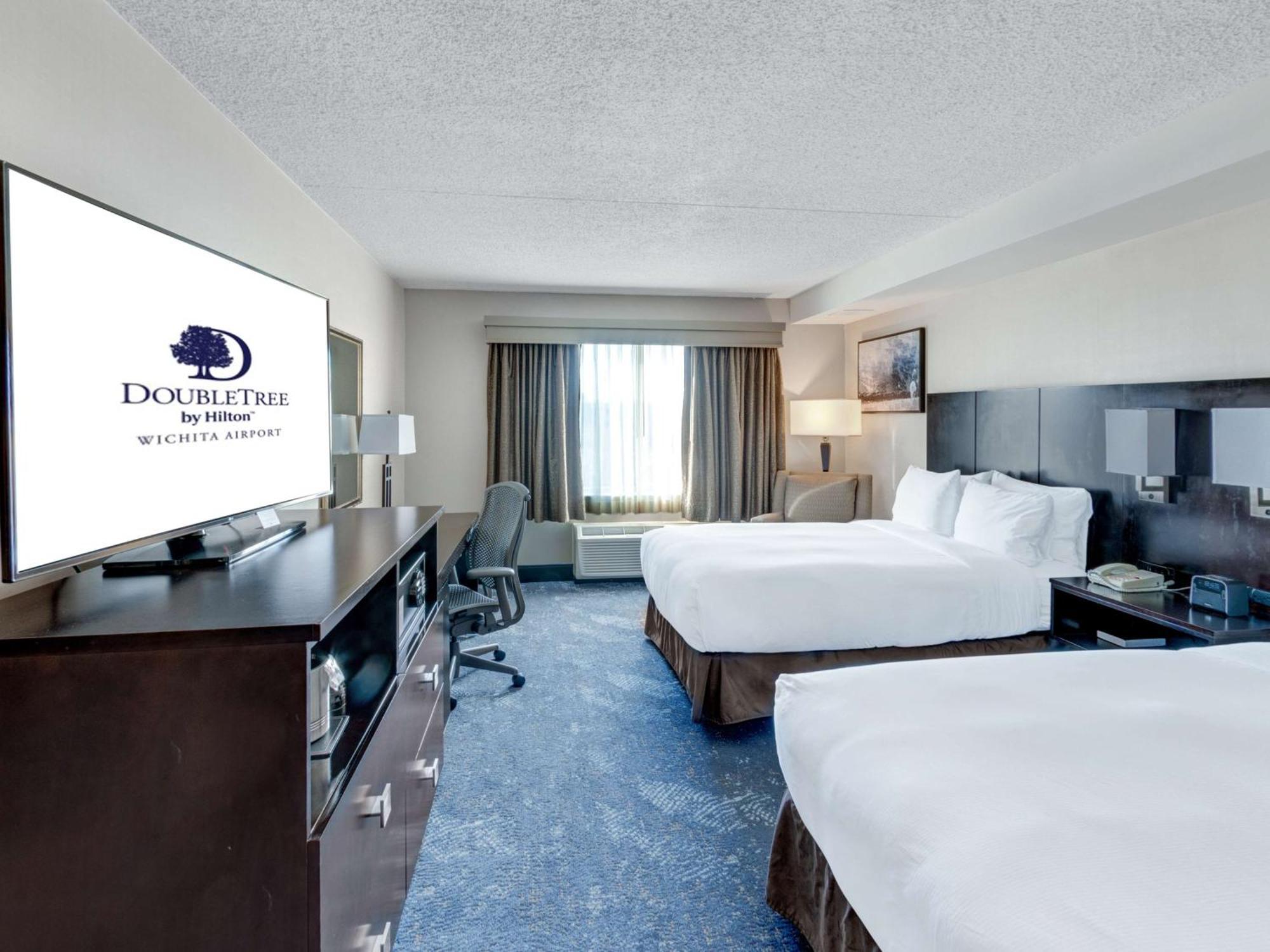 Hotel Doubletree By Hilton Wichita Airport Exteriér fotografie