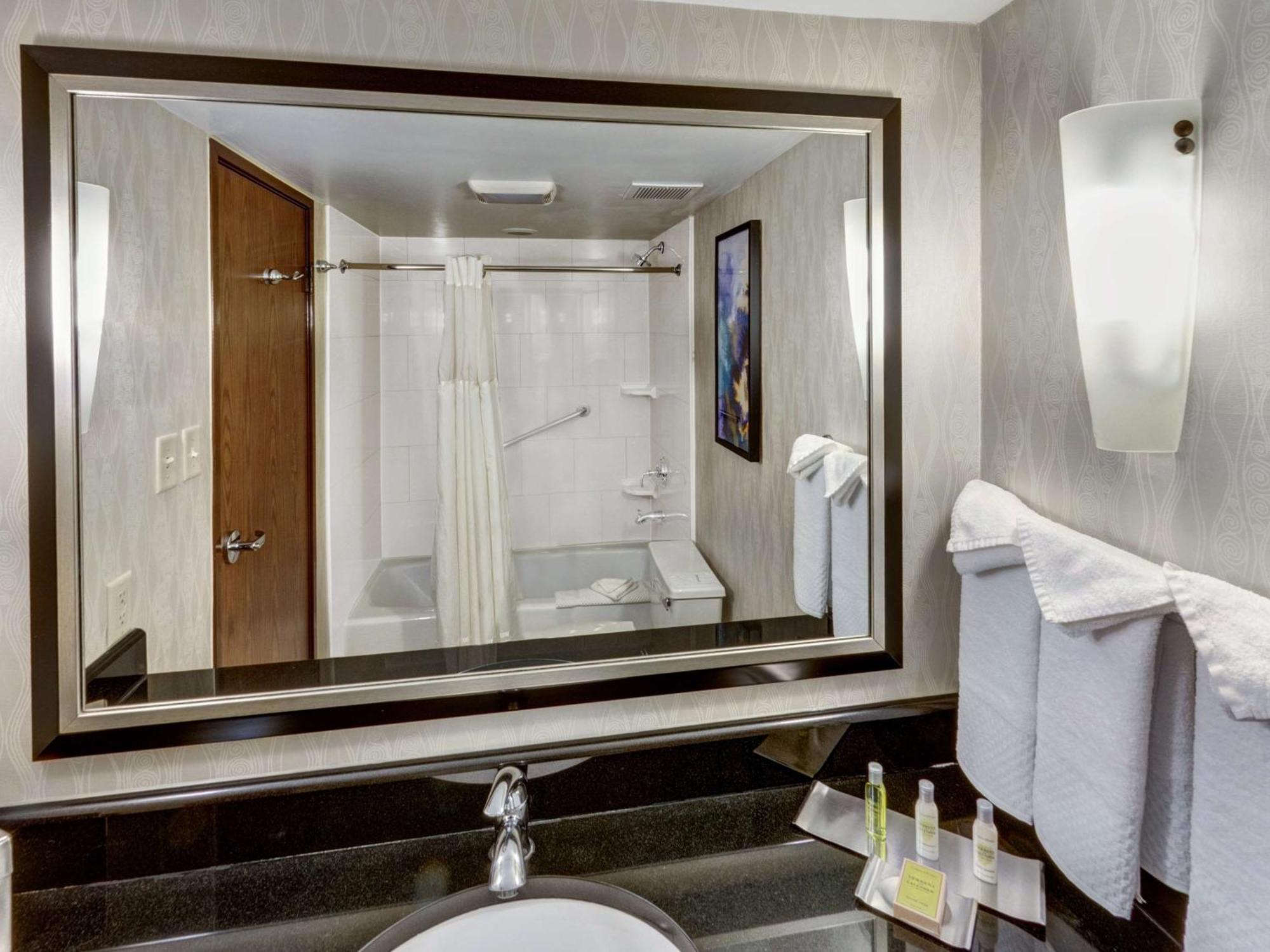 Hotel Doubletree By Hilton Wichita Airport Exteriér fotografie