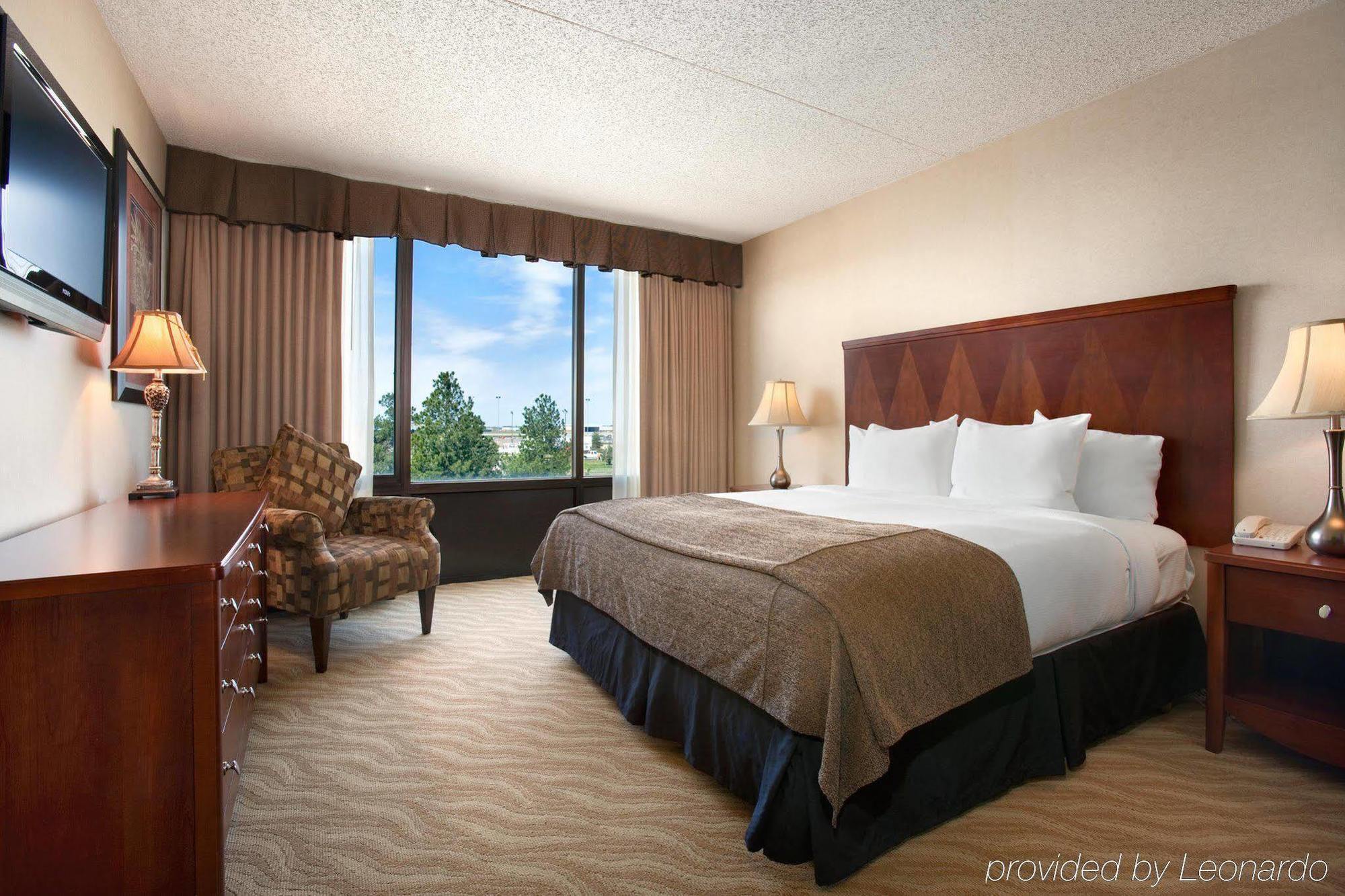 Hotel Doubletree By Hilton Wichita Airport Exteriér fotografie