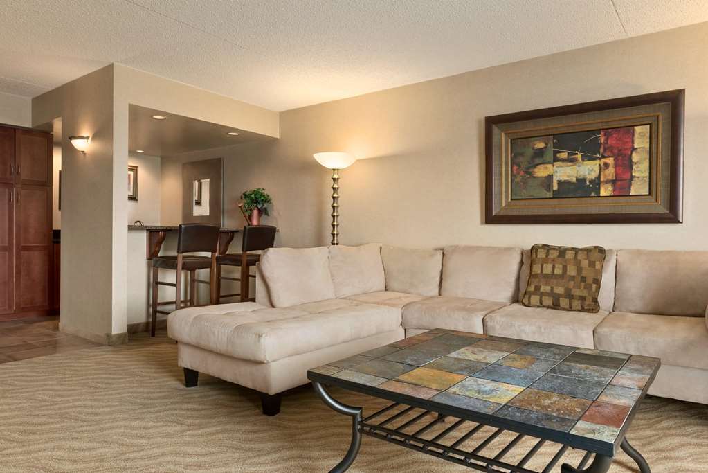 Hotel Doubletree By Hilton Wichita Airport Exteriér fotografie