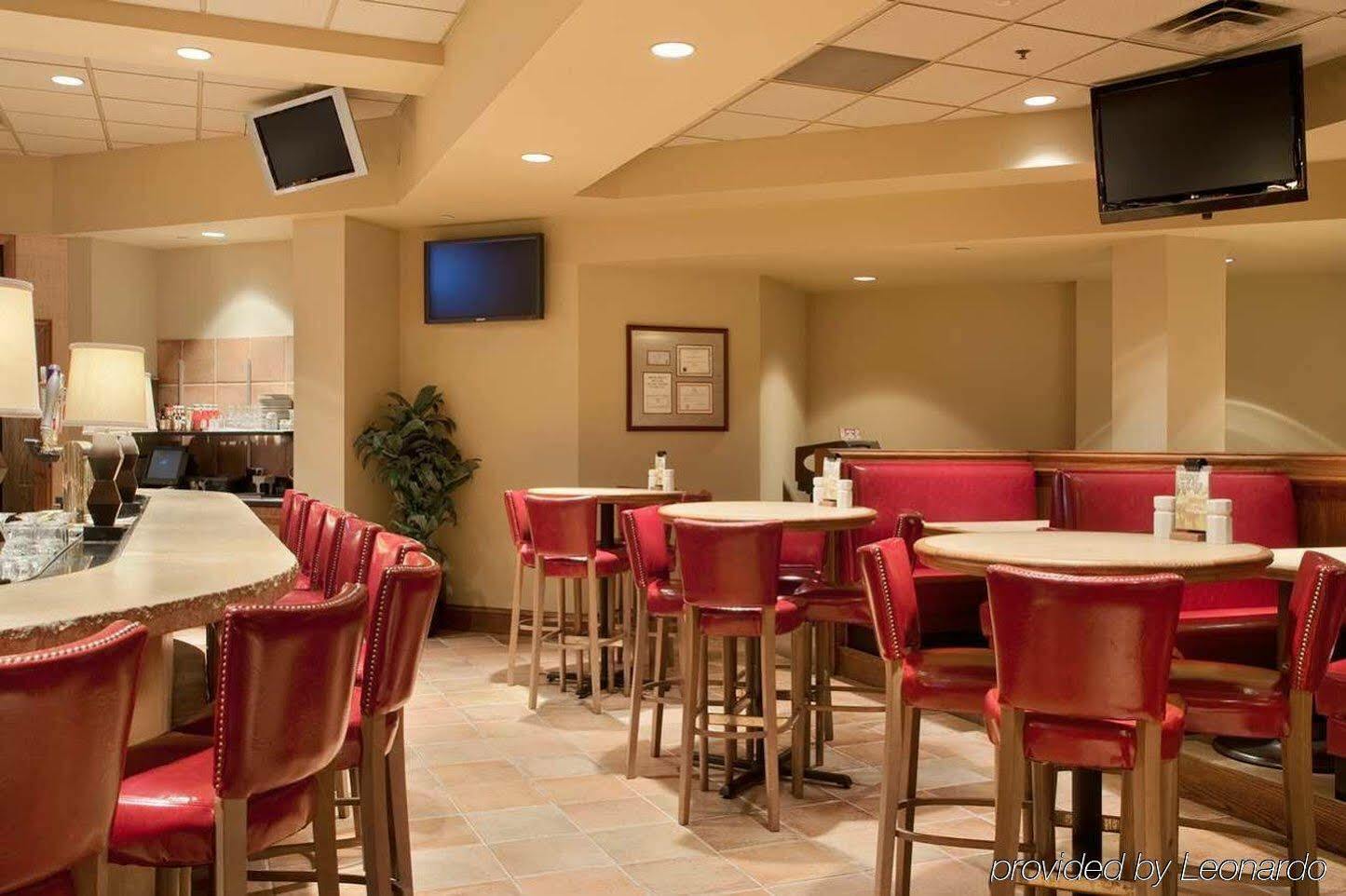 Hotel Doubletree By Hilton Wichita Airport Exteriér fotografie